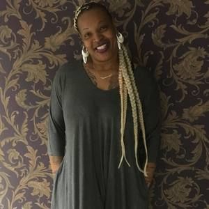 Meet your Posher, Vanessa